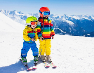 Partir au ski avec bébé : tout pour bien s'organiser